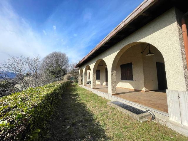 Villa Indipendente in vendita a Bogno, Besozzo