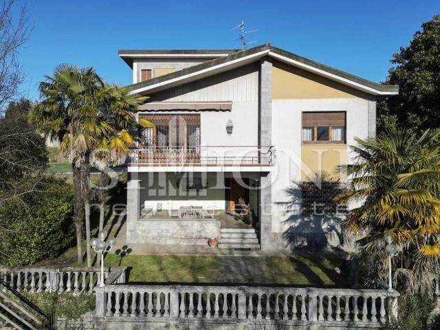 Villa Indipendente in vendita a Bogno, Besozzo