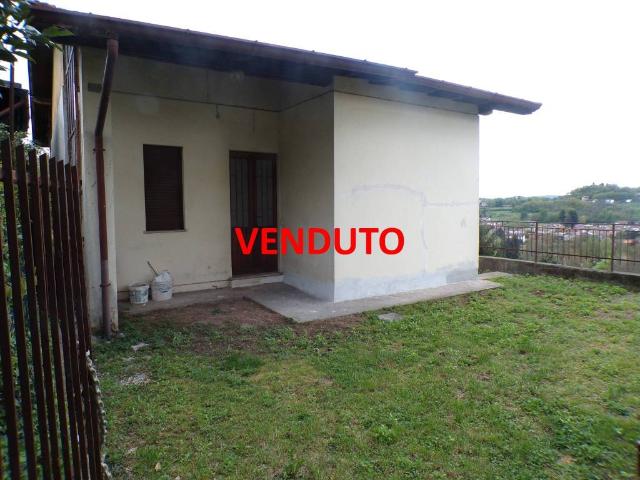 Villa Indipendente in vendita a Besozzo, Lombardia