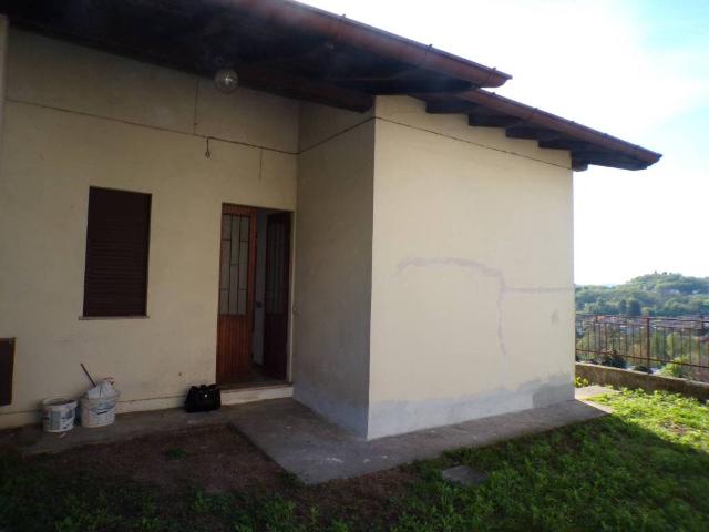 Villa Indipendente in vendita a Besozzo, Lombardia
