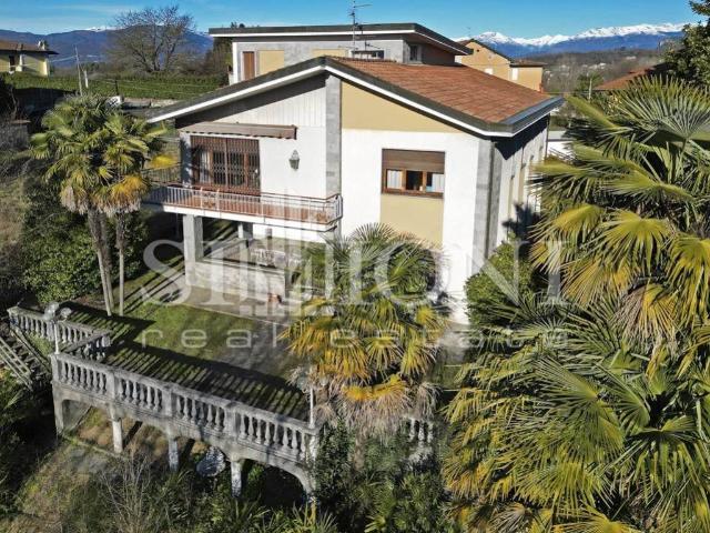 Villa Indipendente in vendita a Bogno, Besozzo