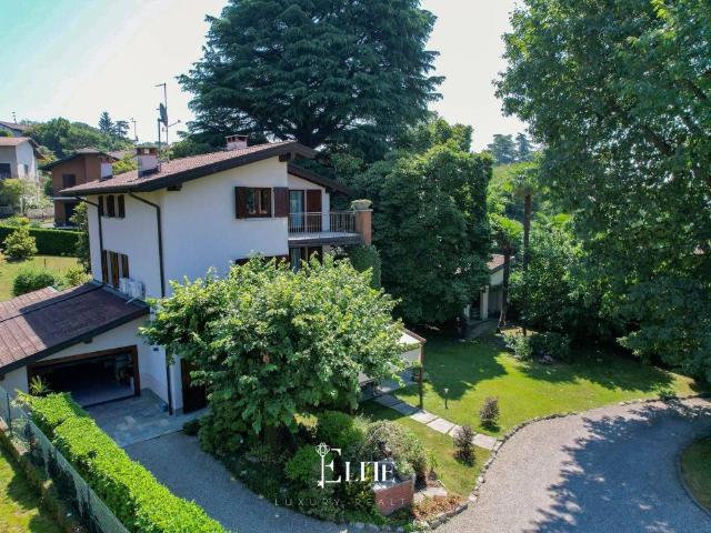 Villa Indipendente in vendita a Bogno, Besozzo