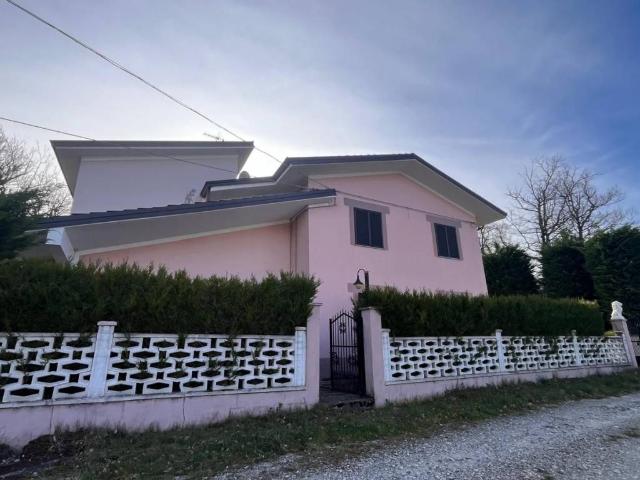 Villa Indipendente in vendita a Bettola, Reggio Emilia