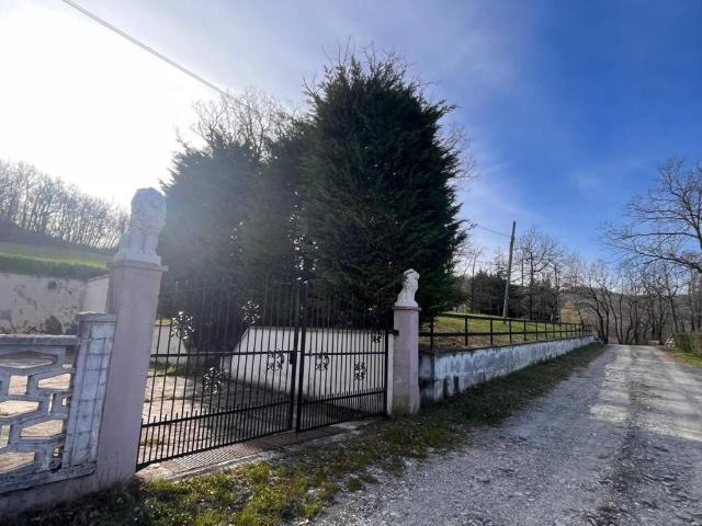 Villa Indipendente in vendita a Bettola, Reggio Emilia