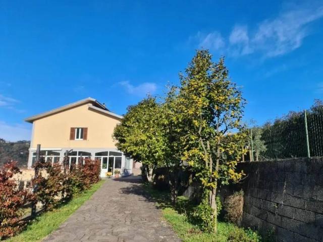 Villa Indipendente in vendita a Beverino, Canevolivo