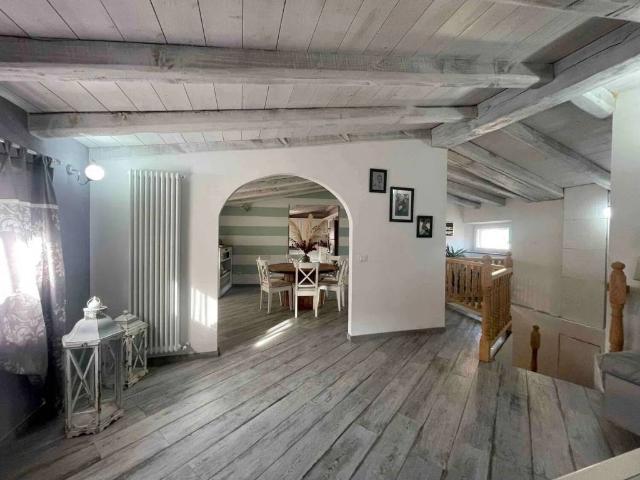 Villa Indipendente in vendita a Beverino, Canevolivo