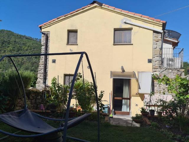 Villa Indipendente in vendita a Beverino, Padivarma