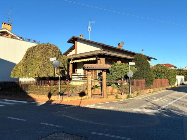 Villa Indipendente in vendita a Piemonte, Novara