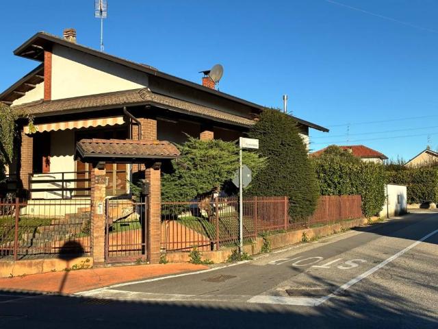 Villa Indipendente in vendita a Piemonte, Novara