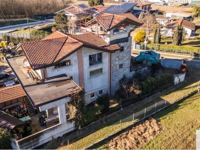Villa Indipendente in vendita a Biandronno, Lombardia