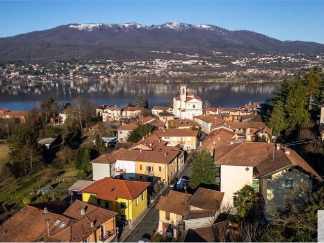 Villa Indipendente in vendita a Biandronno, Lombardia