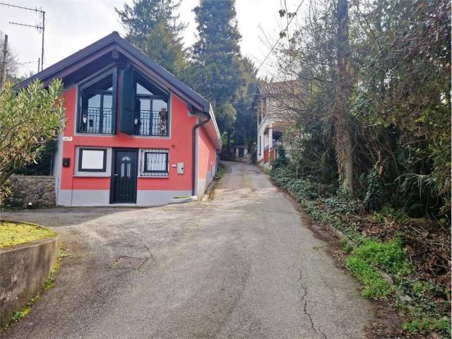Villa Indipendente in vendita a Biandronno, Lombardia