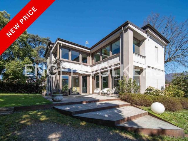 Villa Indipendente in vendita a Biandronno, Lombardia