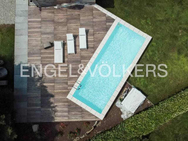 Villa Indipendente in vendita a Biandronno, Varese