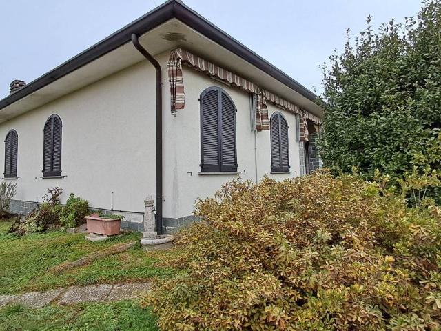 Villa Indipendente in vendita a Cassinetta, Biandronno