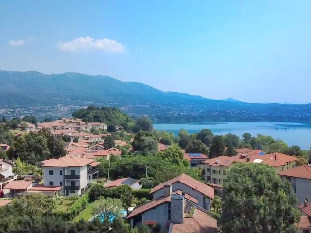 Villa Indipendente in vendita a Biandronno, Lombardia