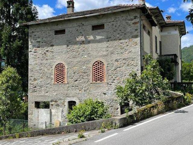 Villa Indipendente in vendita a Bianzone, Lombardia