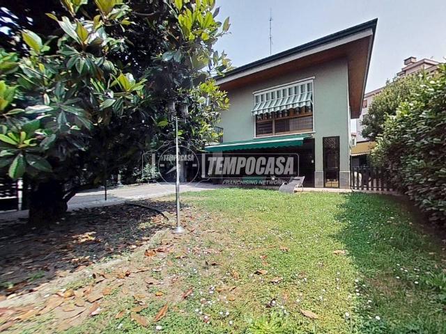 Villa Indipendente in vendita a Biassono, Lombardia