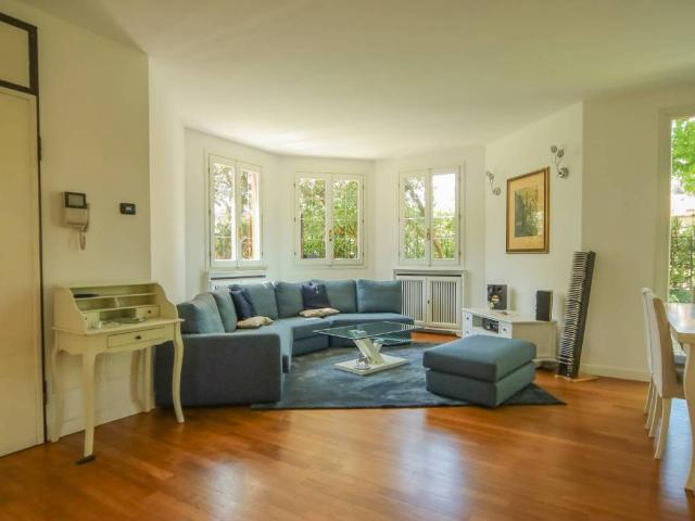 Villa Indipendente in vendita a Biassono, Lombardia