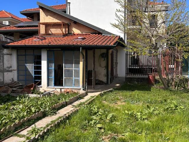 Villa Indipendente in vendita a Biassono, Lombardia