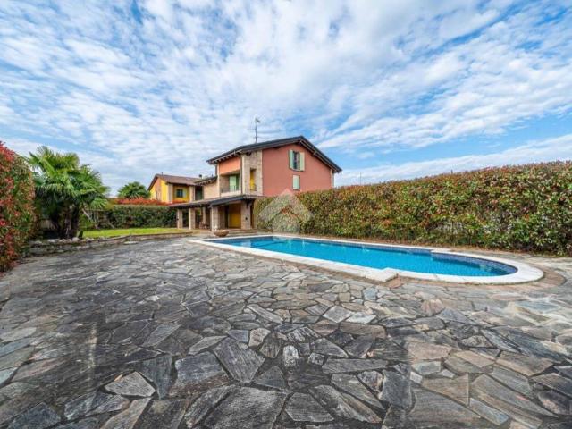 Villa Indipendente in vendita a Val d’Enza, Re