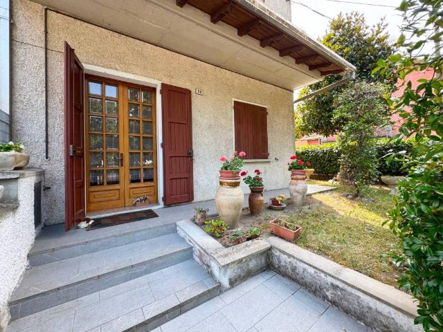 Villa Indipendente in vendita a Val d’Enza, Re