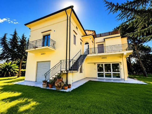 Villa Indipendente in vendita a Bibbona, Toscana