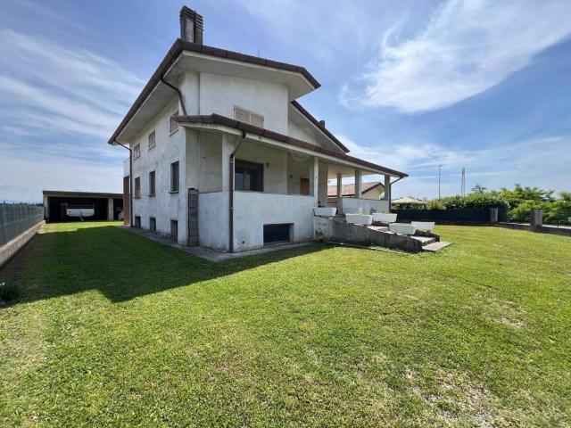 Villa Indipendente in vendita a Bicinicco, Friuli-Venezia Giulia