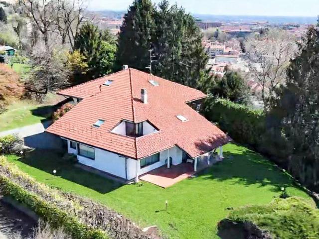 Villa Indipendente in vendita a Piazzo, Biella