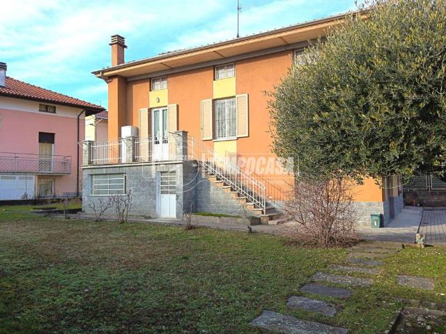 Villa Indipendente in vendita a Prato, Piemonte
