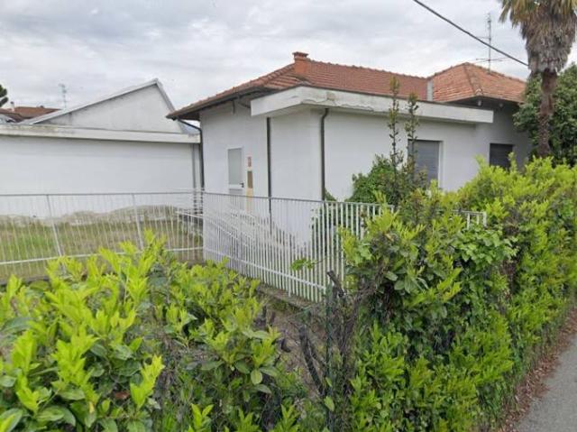 Villa Indipendente in vendita a Prato, Piemonte