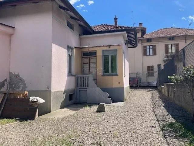 Villa Indipendente in vendita a Prato, Piemonte