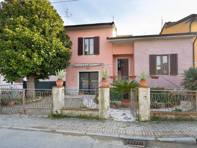 Villa Indipendente in vendita a Bientina, Toscana