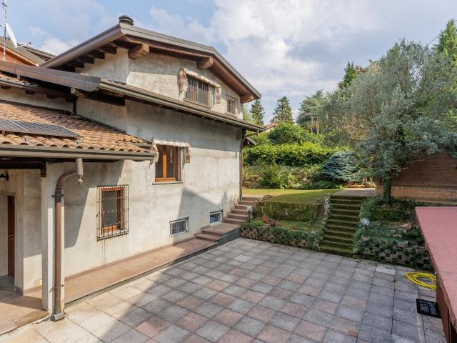 Villa Indipendente in vendita a Monello, Binago