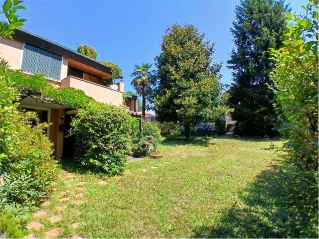Villa Indipendente in vendita a Monello, Binago