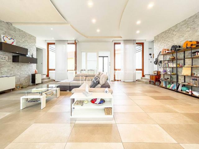 Villa Indipendente in vendita a Monello, Binago