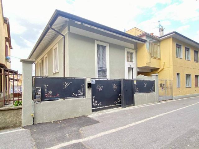Villa Indipendente in vendita a Unione dei Comuni I Fontanili, Binasco