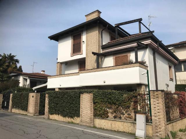 Villa Indipendente in vendita a Unione dei Comuni I Fontanili, Binasco