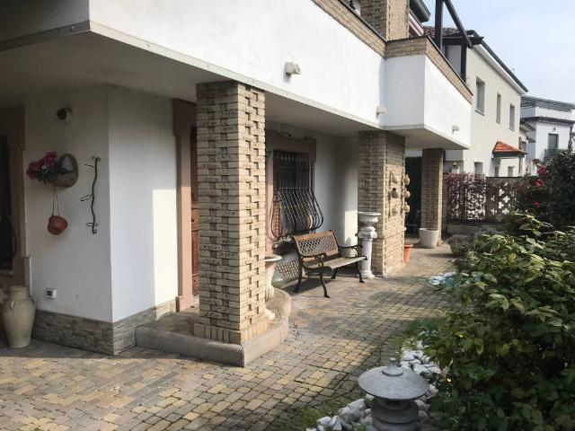 Villa Indipendente in vendita a Unione dei Comuni I Fontanili, Binasco