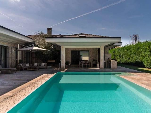 Villa Indipendente in vendita a Binasco, Milano