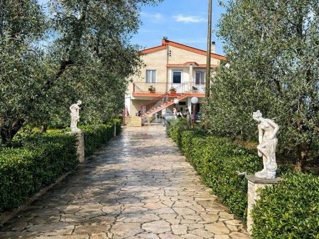Villa Indipendente in vendita a Puglia, Barletta-andria-trani