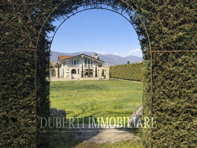 Villa Indipendente in vendita a Comunità Montana del Piambello, Bisuschio