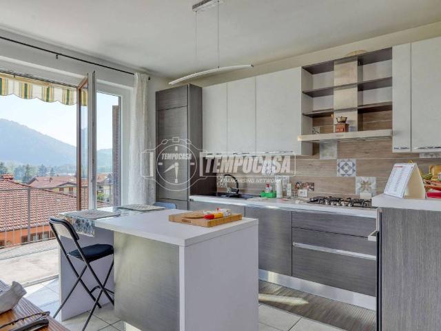 Villa Indipendente in vendita a Rossaga, Bisuschio
