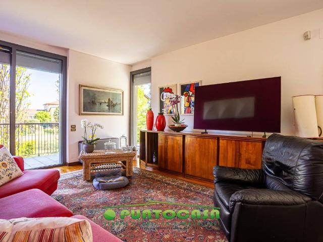 Villa Indipendente in vendita a Comunità Montana del Piambello, Bisuschio