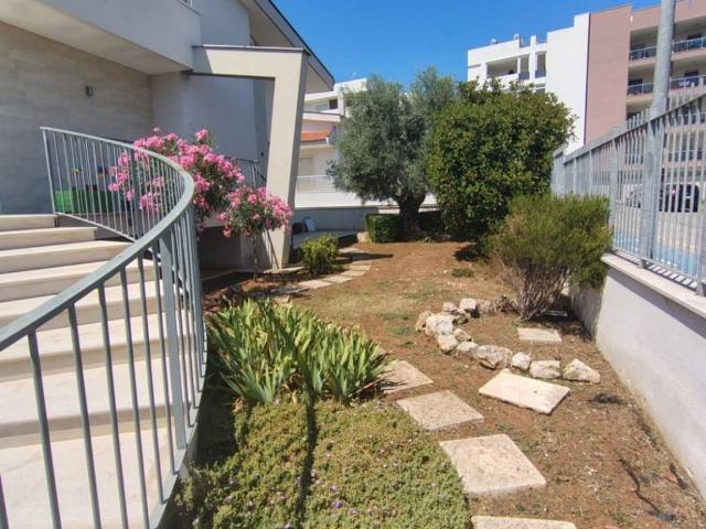 Villa Indipendente in vendita a Contrada Randa, Puglia