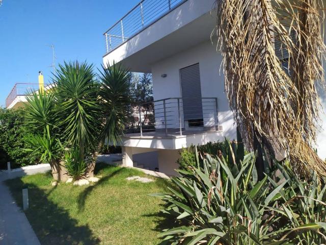 Villa Indipendente in vendita a Contrada Randa, Puglia