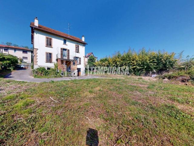 Villa Indipendente in vendita a Bizzarone, Lombardia
