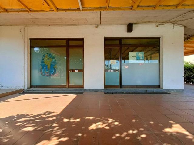 Villa Indipendente in vendita a Bizzarone, Lombardia