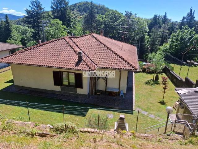 Villa Indipendente in vendita a Bizzarone, Lombardia