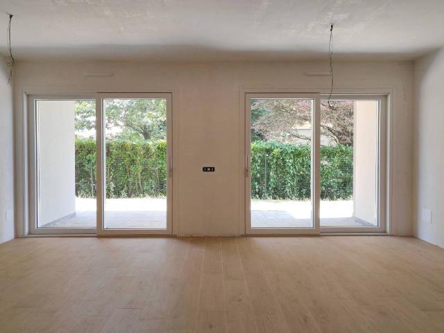 Villa Indipendente in vendita a Bizzarone, Como